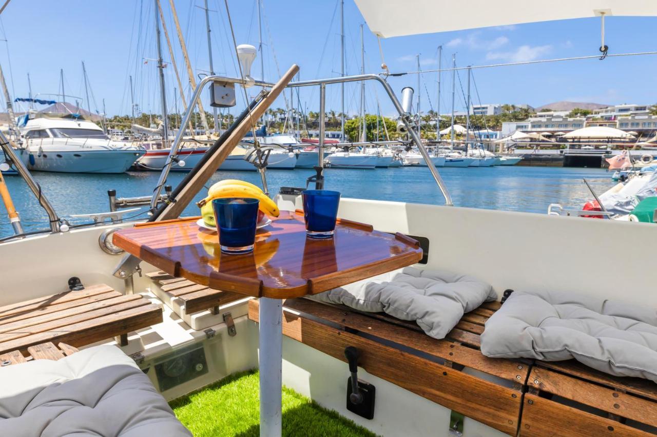 Seaside Chill-Out Stay On A Sail Yacht ปูแอร์โตกาเลโร ภายนอก รูปภาพ