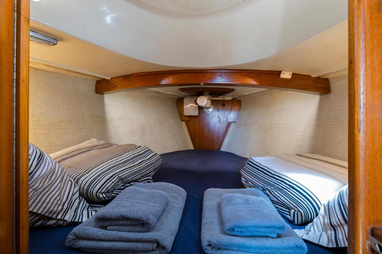 Seaside Chill-Out Stay On A Sail Yacht ปูแอร์โตกาเลโร ภายนอก รูปภาพ