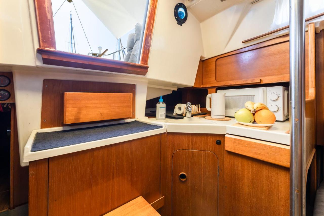 Seaside Chill-Out Stay On A Sail Yacht ปูแอร์โตกาเลโร ภายนอก รูปภาพ