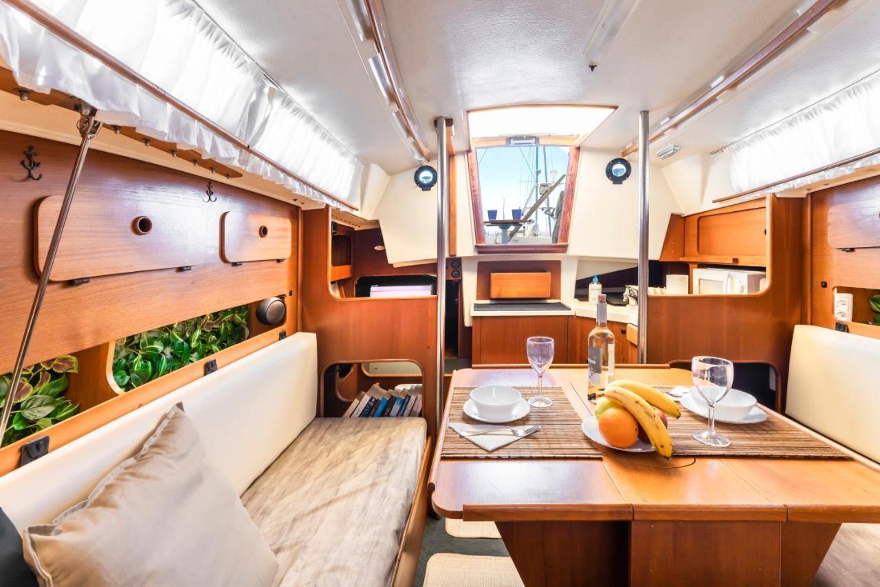 Seaside Chill-Out Stay On A Sail Yacht ปูแอร์โตกาเลโร ภายนอก รูปภาพ