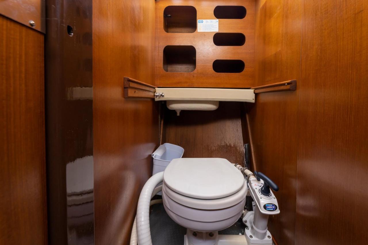 Seaside Chill-Out Stay On A Sail Yacht ปูแอร์โตกาเลโร ภายนอก รูปภาพ