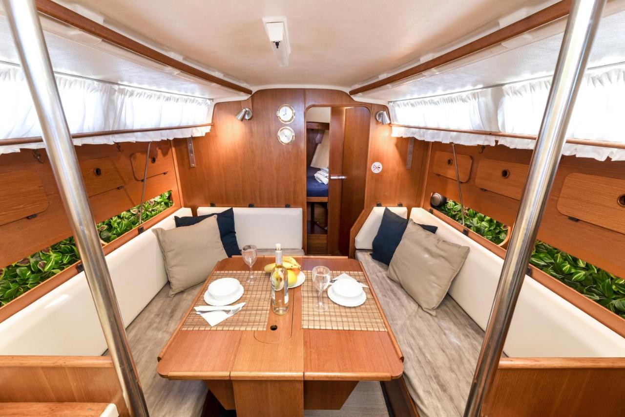 Seaside Chill-Out Stay On A Sail Yacht ปูแอร์โตกาเลโร ภายนอก รูปภาพ