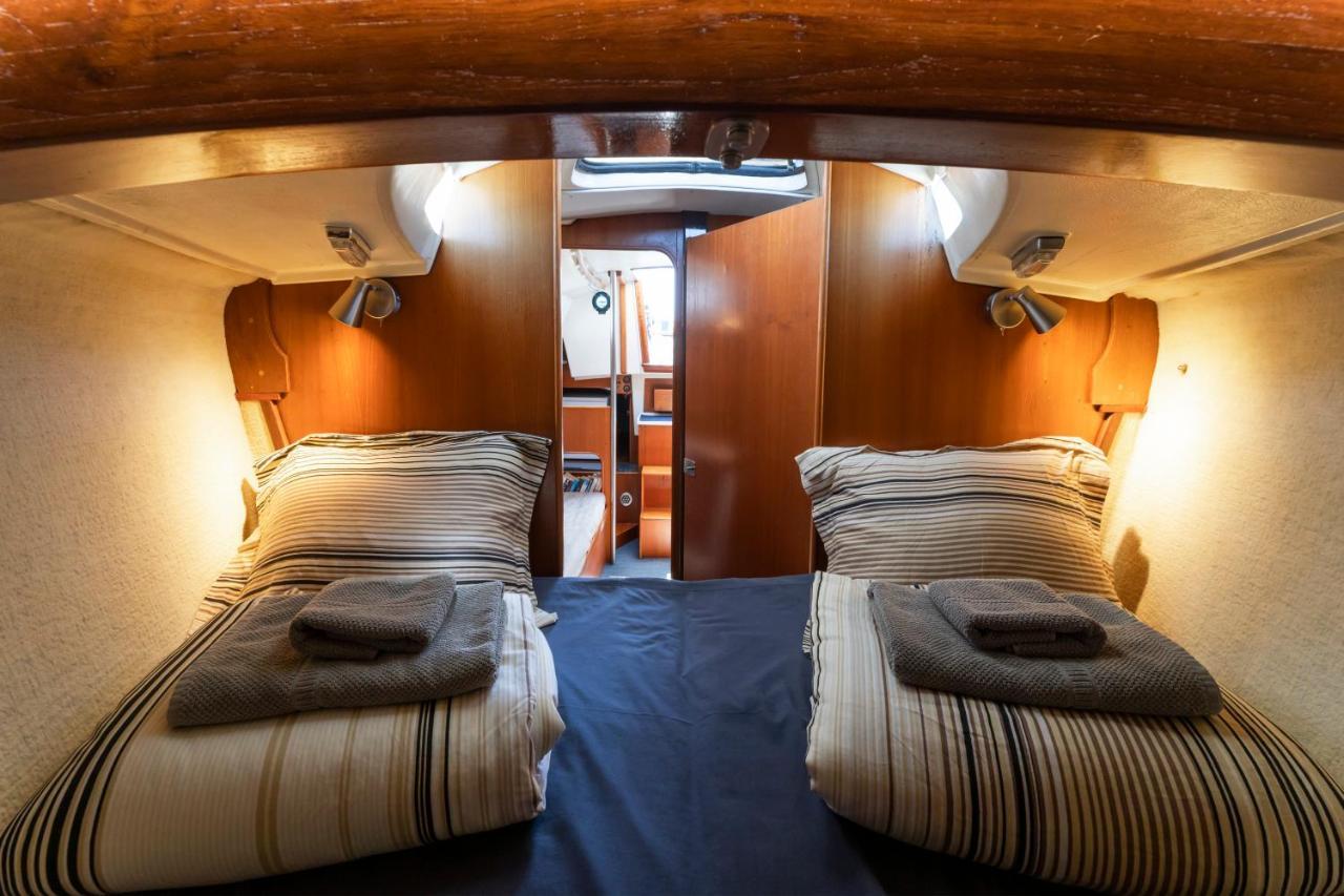 Seaside Chill-Out Stay On A Sail Yacht ปูแอร์โตกาเลโร ภายนอก รูปภาพ